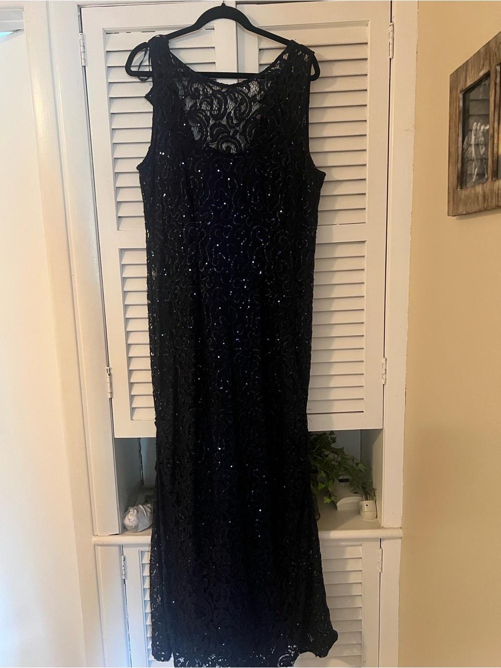 Elegant Navy Blue Sleeveless Lace Evening Dress